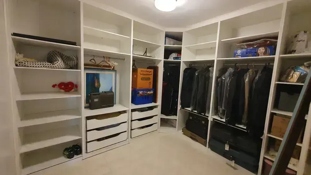 650 m² house with 6 en-suite bedrooms and 4 parking spots — photo 6