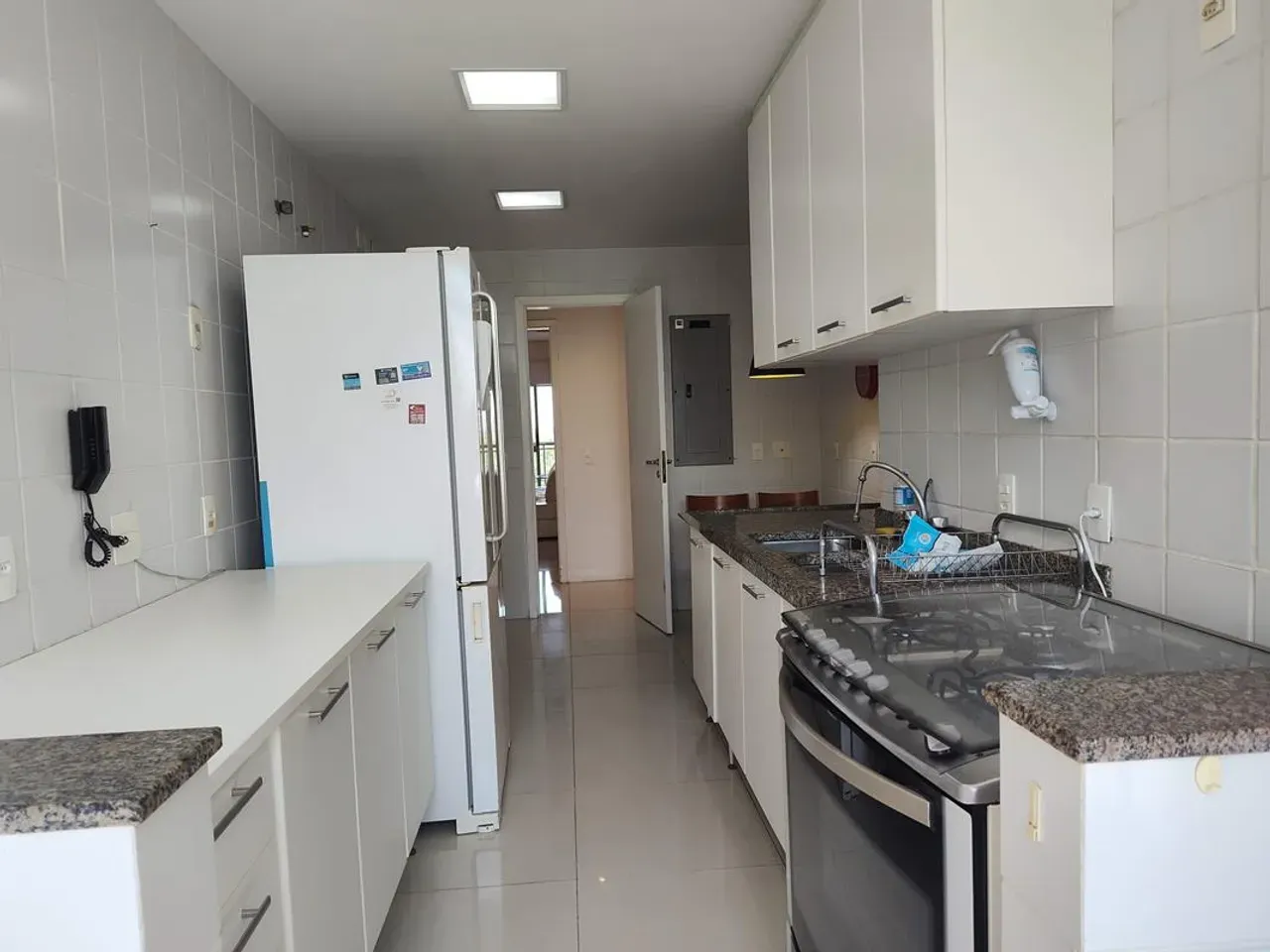 Apartamento com 4 quartos, 5 banheiros e cozinha fechada — photo 30