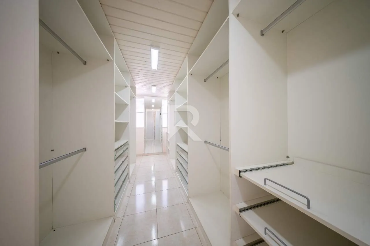House with 4 bedrooms, private garden and 4 parking — photo 31