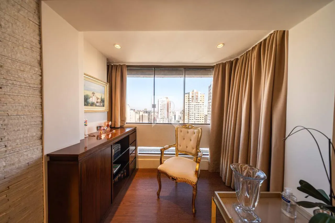Furnished apartment with 3 bedrooms and 221 m² — photo 17