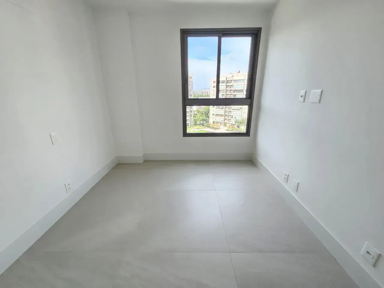 Apartment with open-plan kitchen and 4 bedrooms — photo 17