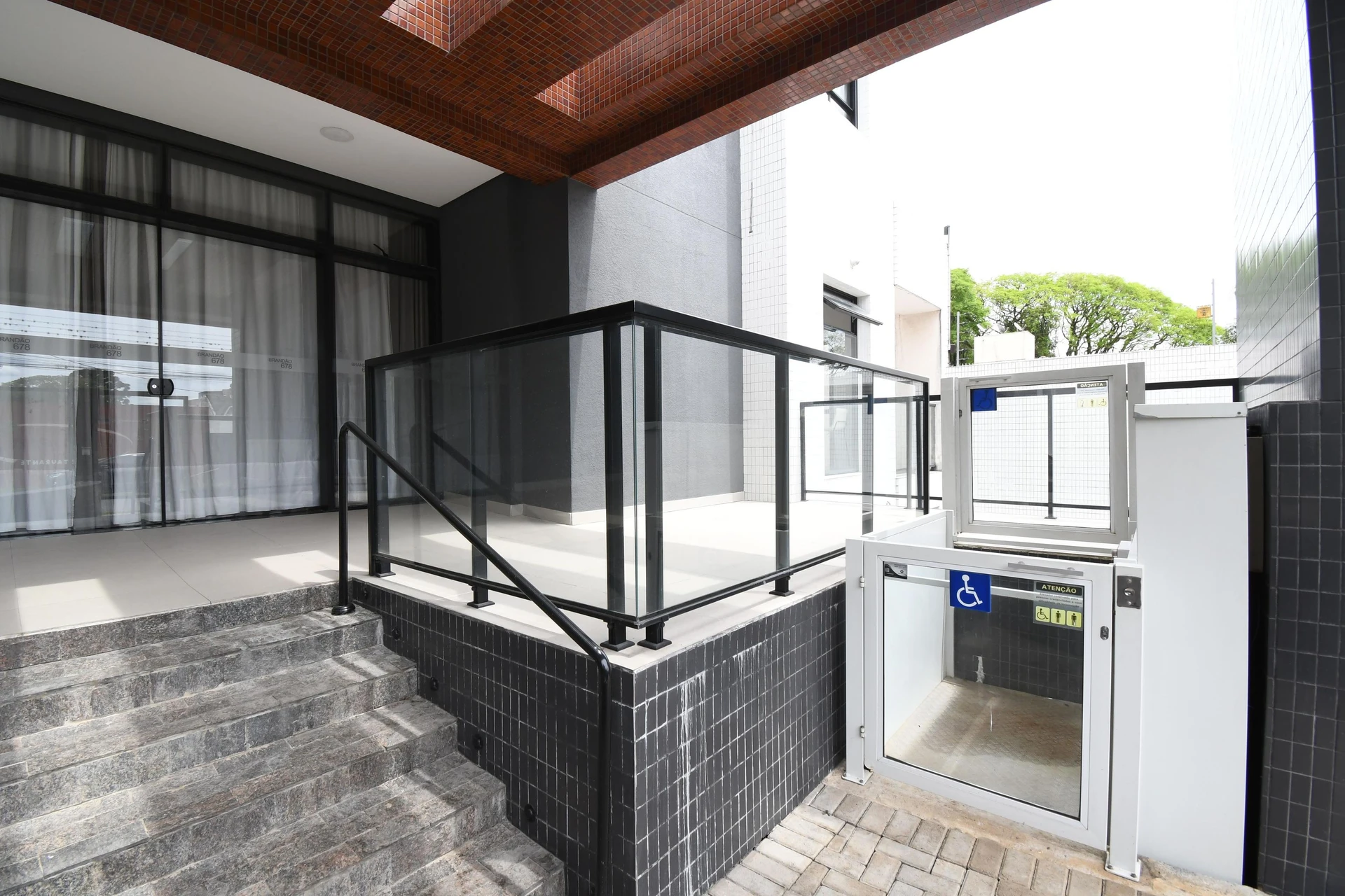 3-bedroom apartment in a building with a gym — photo 22