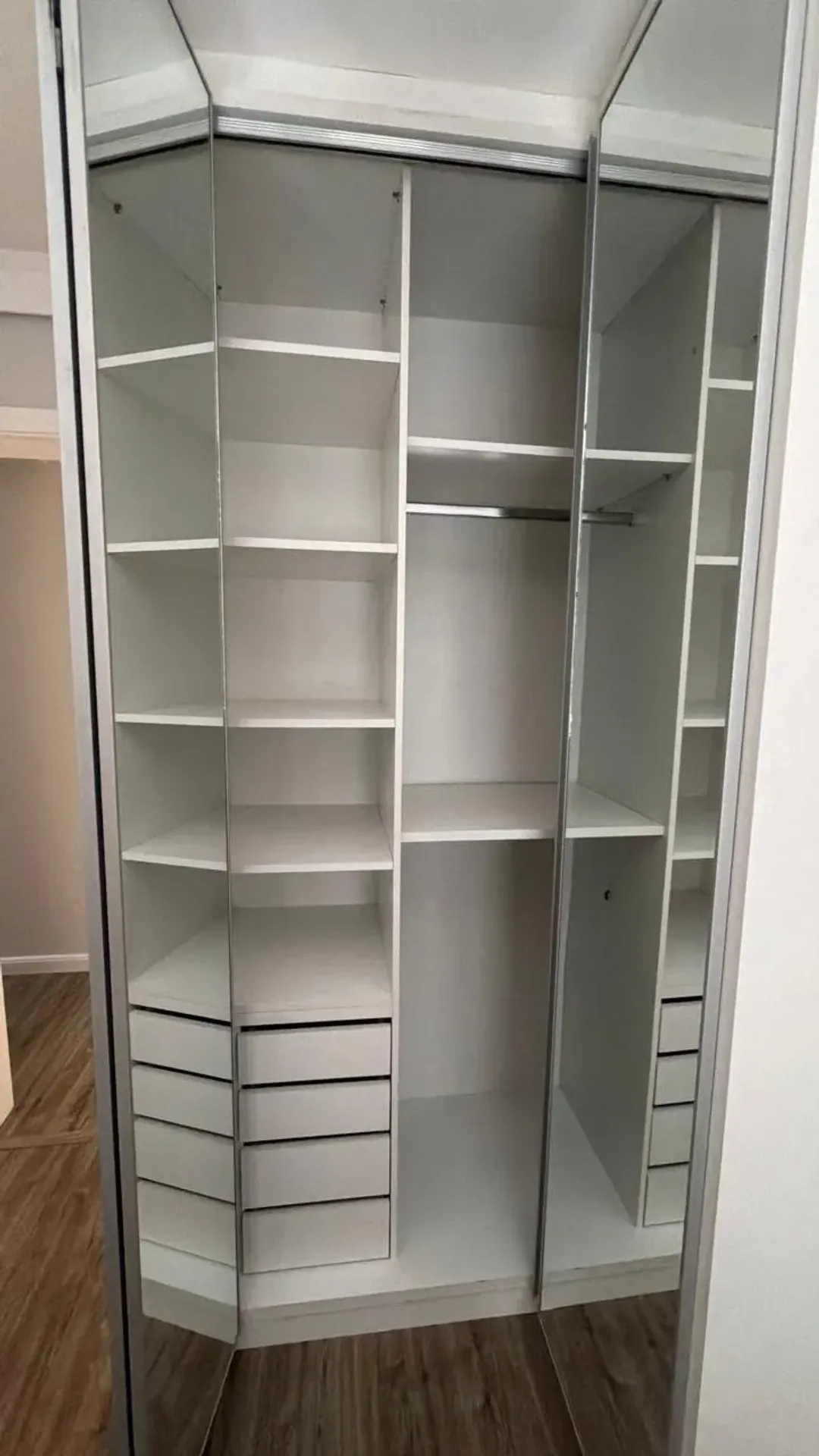 Walk-in closet in a 3-bedroom apartment, 76 m² — photo 11
