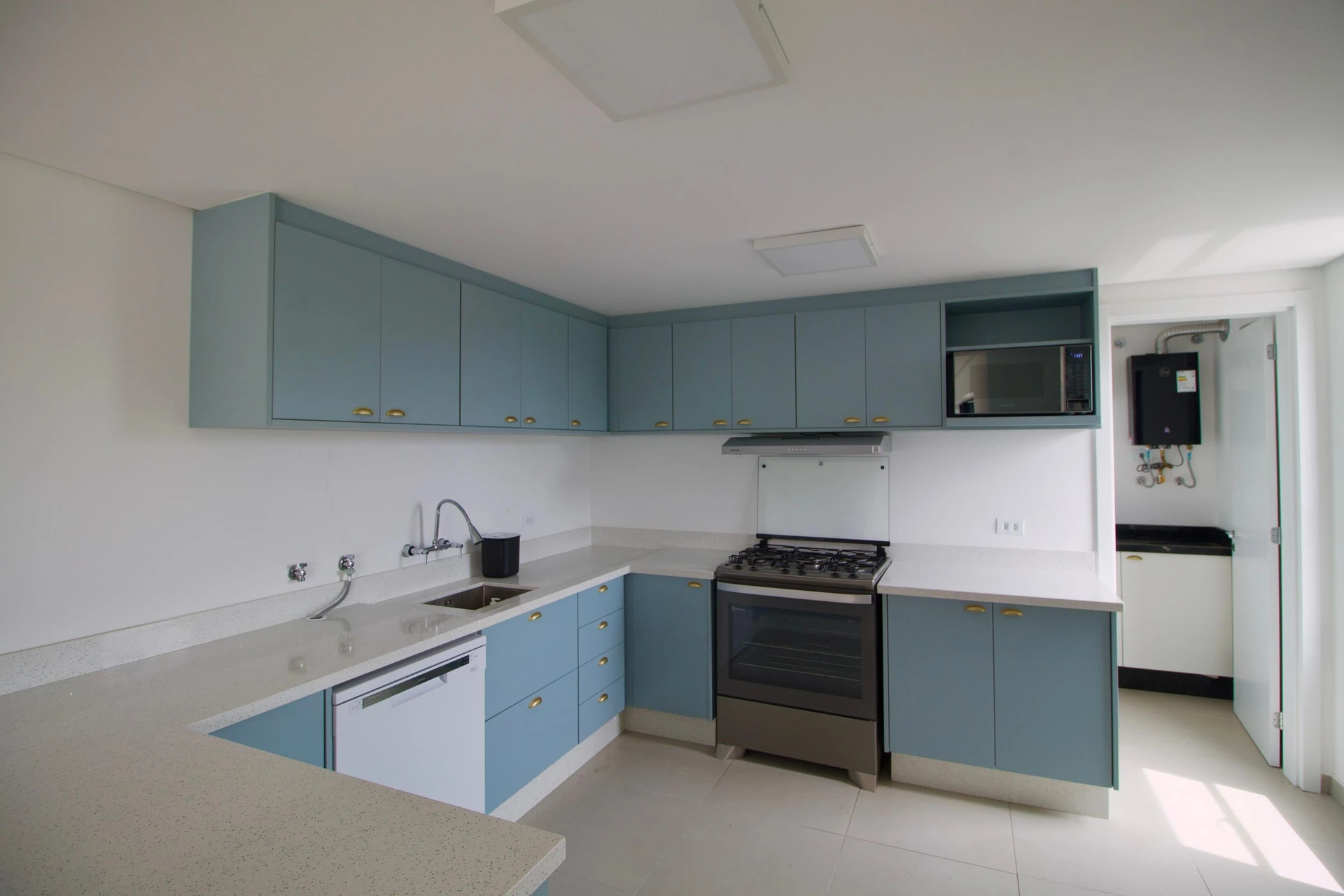 3-bedroom apartment with a dishwasher in Curitiba — photo 2
