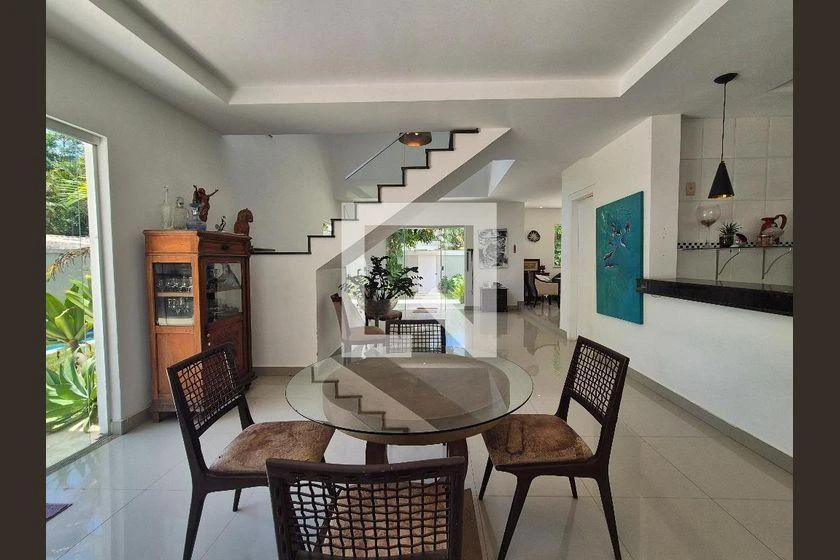 Furnished house with 3 en-suite bedrooms and shared BBQ — photo 43