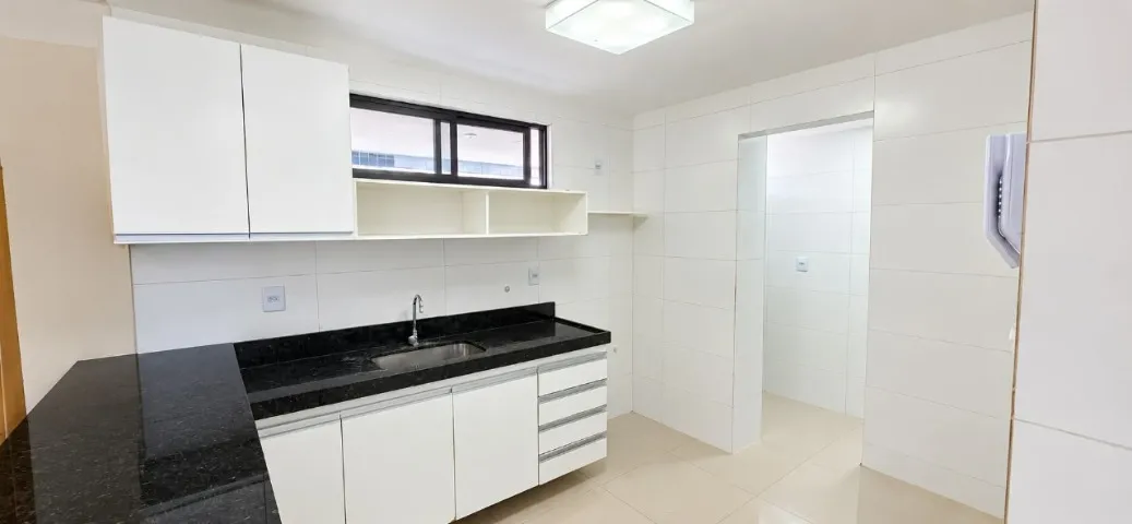 2-bedroom apartment in a building with a gym — photo 11