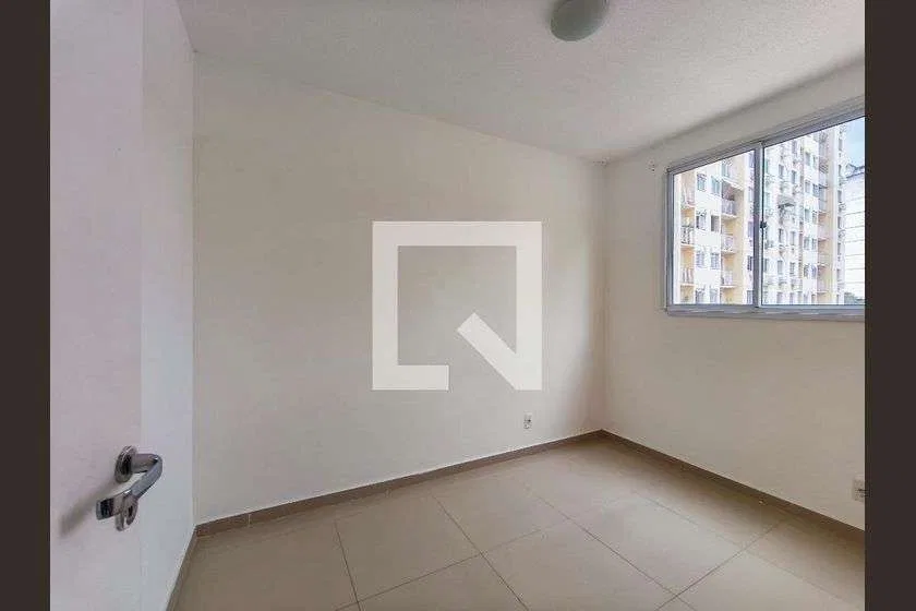 2-bedroom apartment in a building with a pool — photo 20