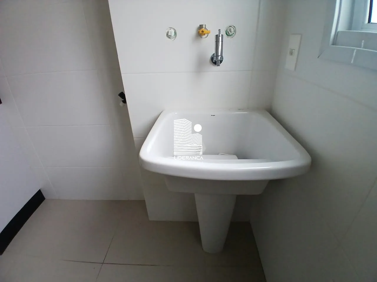 Mountain view in a 2-bedroom apartment, 79 m² — photo 17