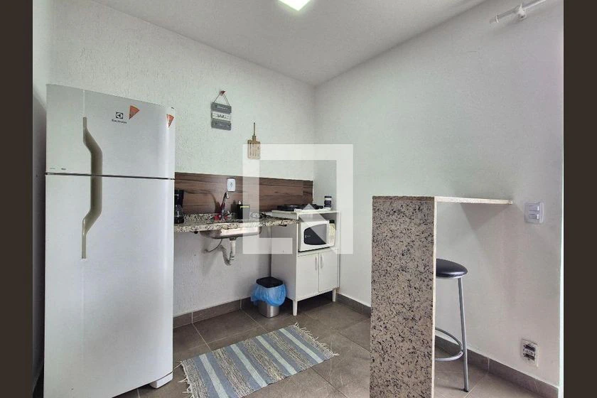 Apartamento mobiliado de 30 m² com varanda e 1 quarto