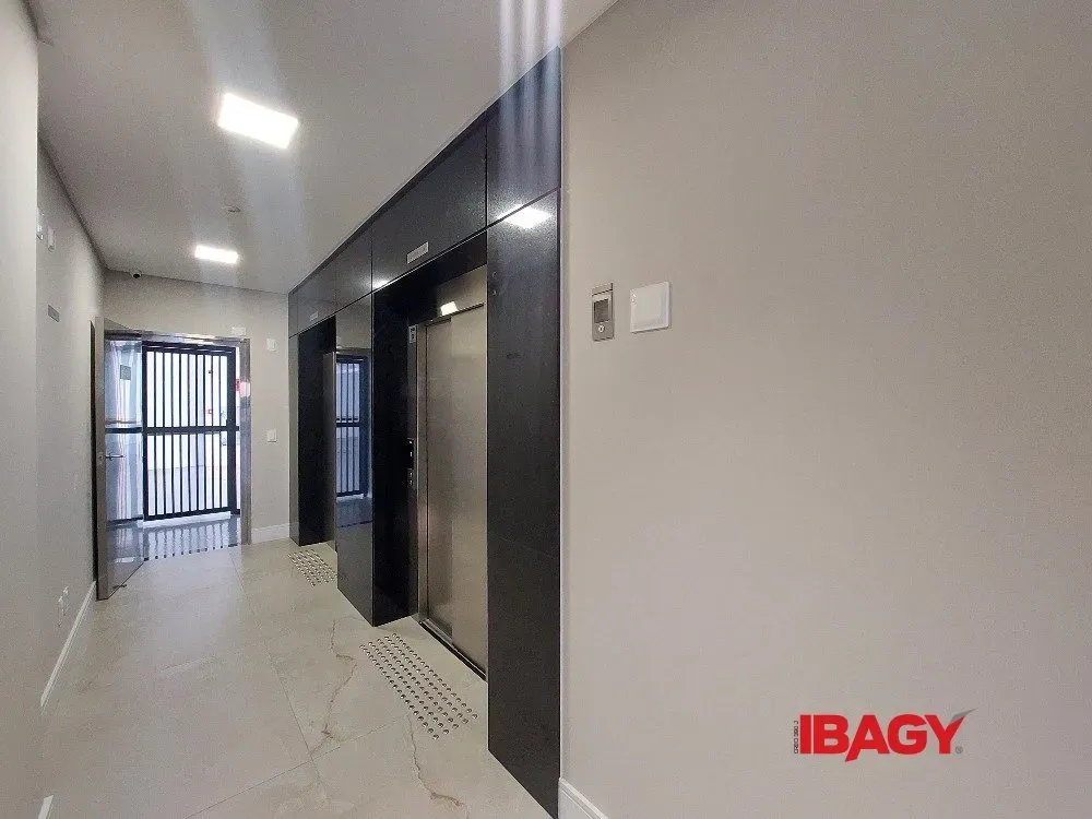 2-bedroom apartment with open-plan kitchen and parking — photo 27
