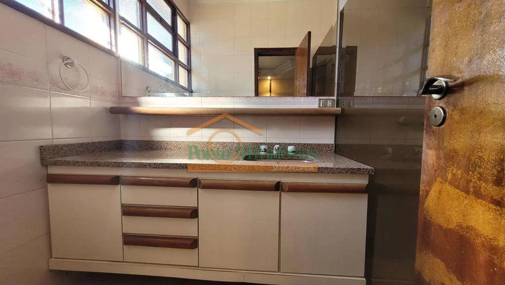 House with 3 bedrooms, 330 m² and 2 parking spaces — photo 15
