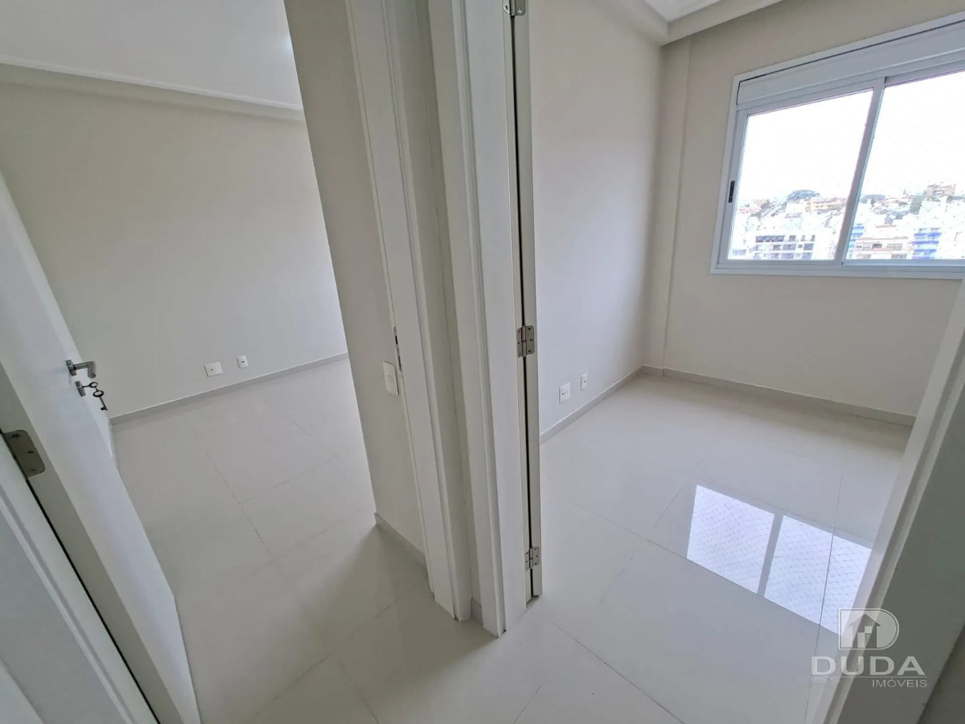 Apartment on the 10th floor with floor-to-ceiling windows — photo 112