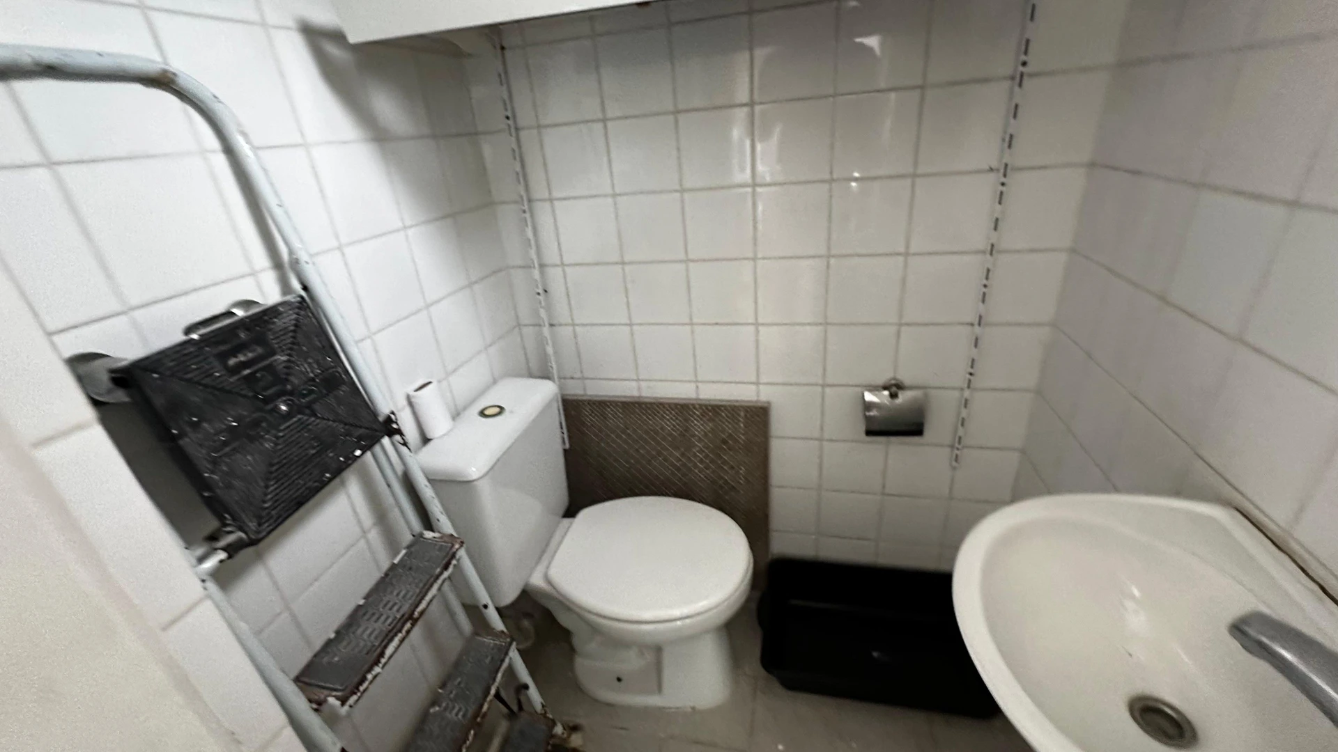 Furnished apartment with 2 bedrooms and a balcony — photo 33