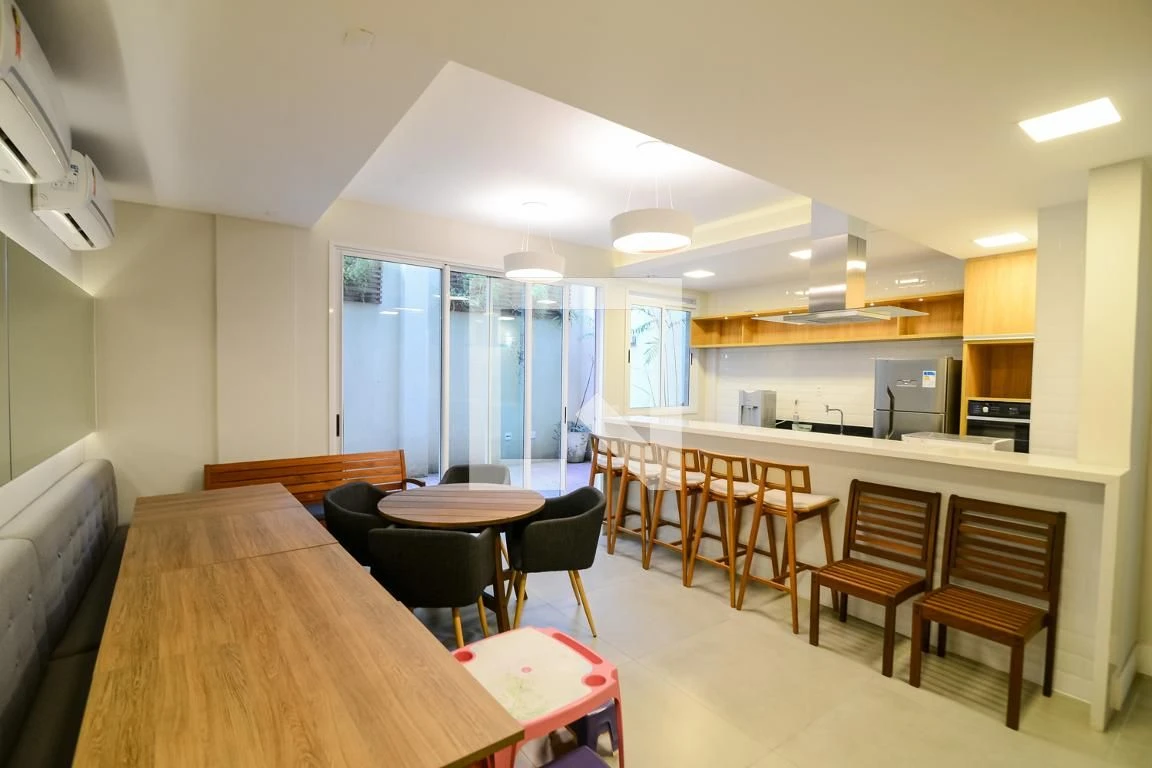 Furnished 4-bedroom apartment with 4 bathrooms — photo 30