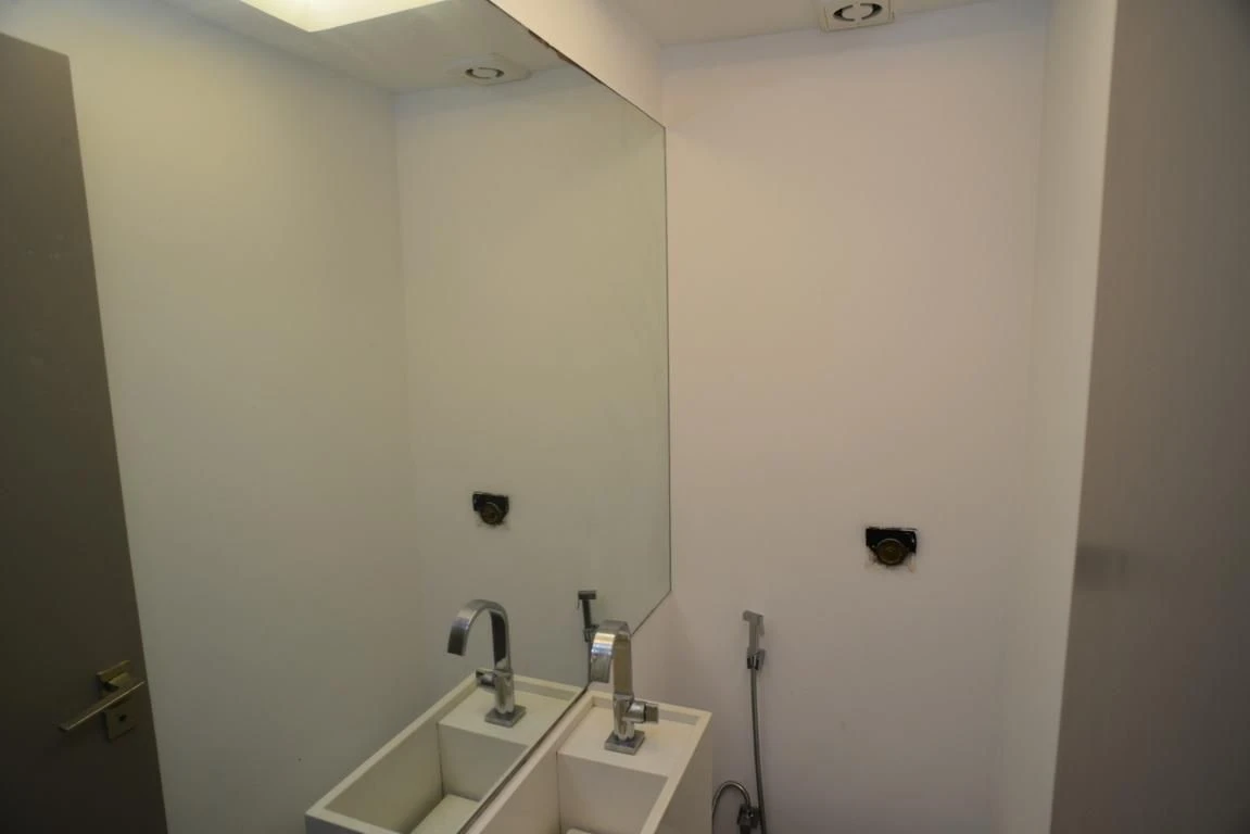 3-bedroom apartment in a building with a gym — photo 44