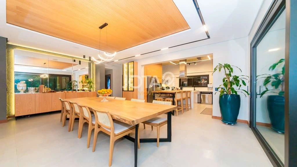 4 en-suite bedrooms, integrated kitchen house, 678 m² — photo 4