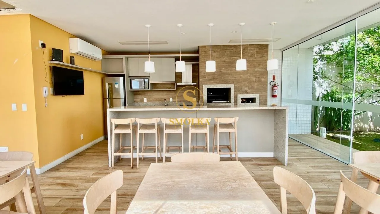 Departamento con balcón cerrado con vidrio en Florianópolis — photo 24