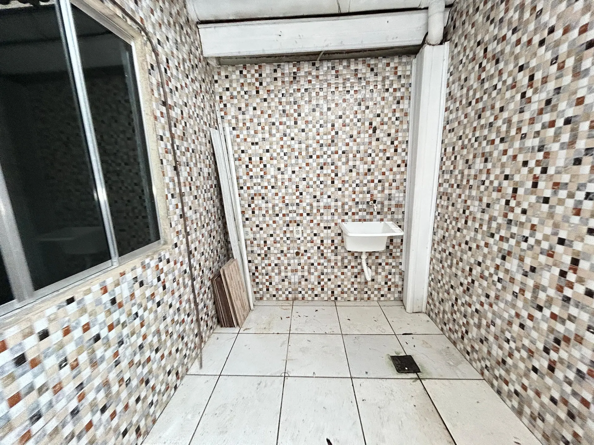 Дом с 4 спальнями и 1 ванной с кухонными шкафами — photo 7