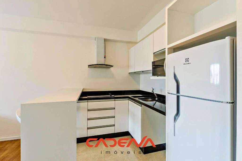 33 m² furnished studio with a real work desk — photo 4