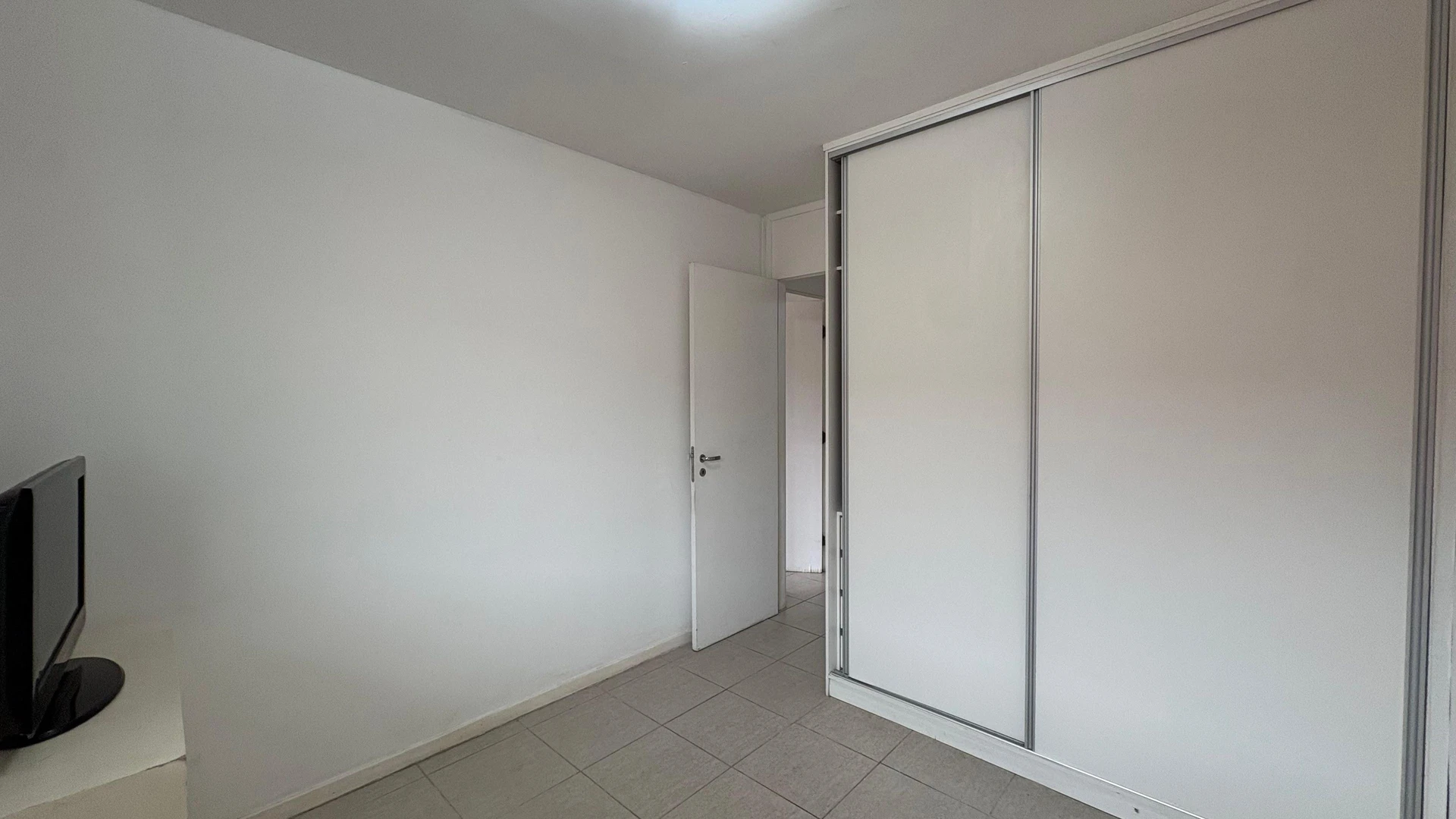 70 m² apartment with a home office and a washing machine — photo 28