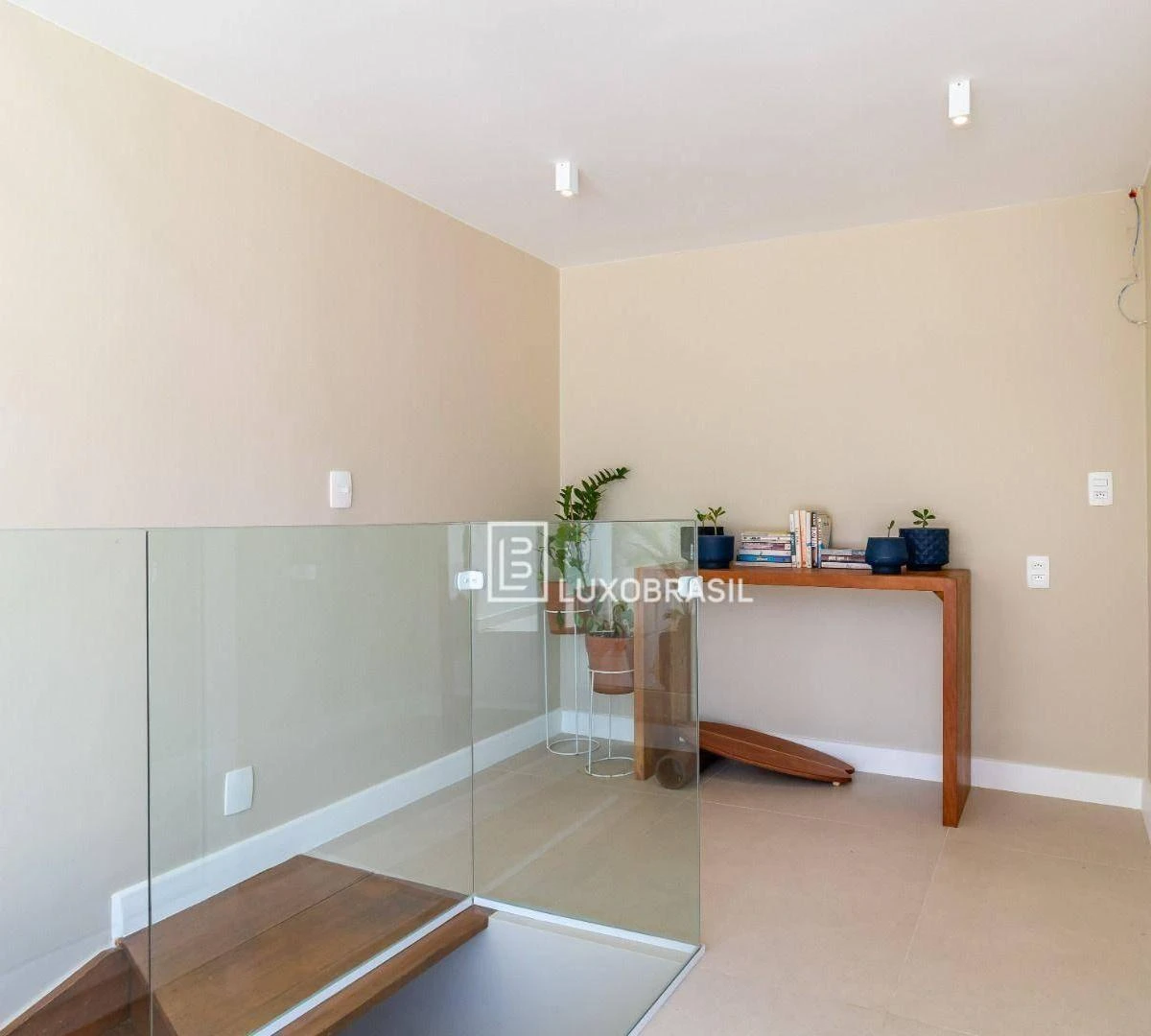 Furnished apartment with 2 bedrooms and 2 bathrooms and a terrace — photo 21