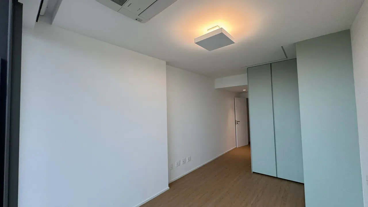 Apartment with 4 bedrooms, 5 bathrooms and enclosed balcony — photo 10