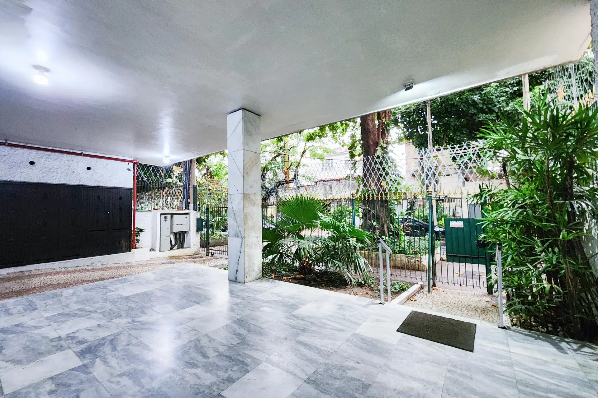 5-bedroom apartment with a mountain view in Rio de Janeiro — photo 59