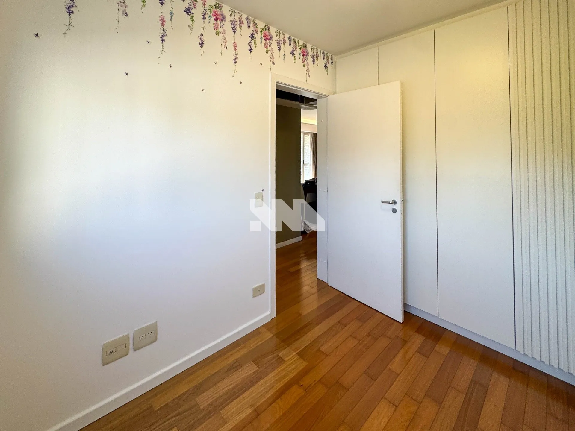 Furnished 104 m² apartment with 2 bedrooms and suite — photo 7