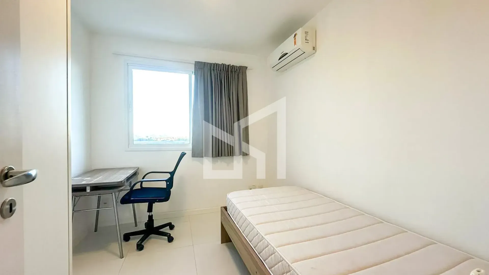 Mountain view in a 2-bedroom apartment, 69 m² — photo 9