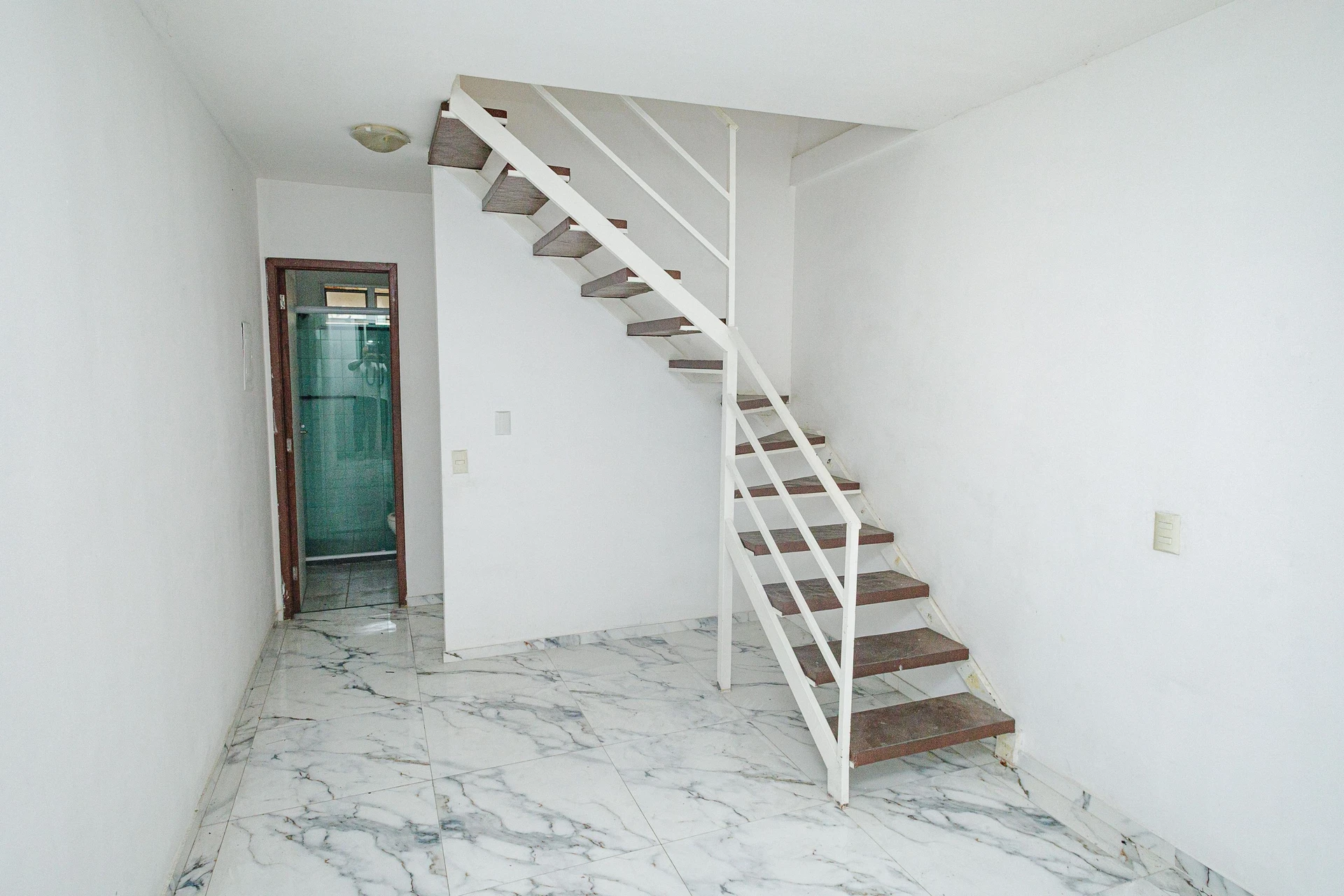 Unfurnished house with 2 bedrooms and a backyard — photo 21