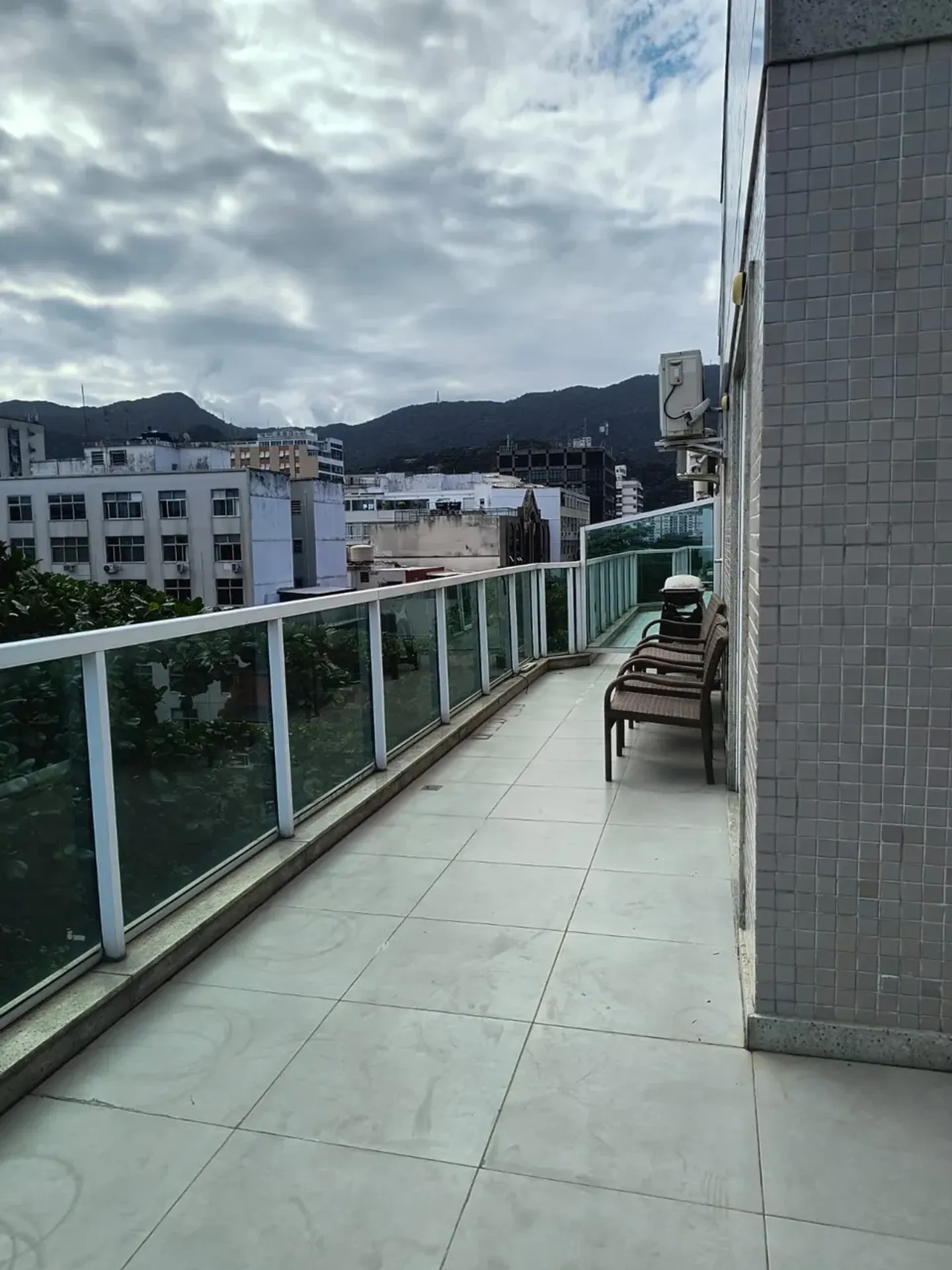 Rooftop apartment with 3 bedrooms and 1 bathroom — photo 34