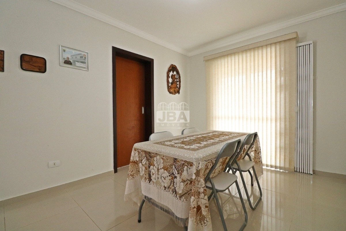3-bedroom house with a bathtub in Curitiba — photo 8