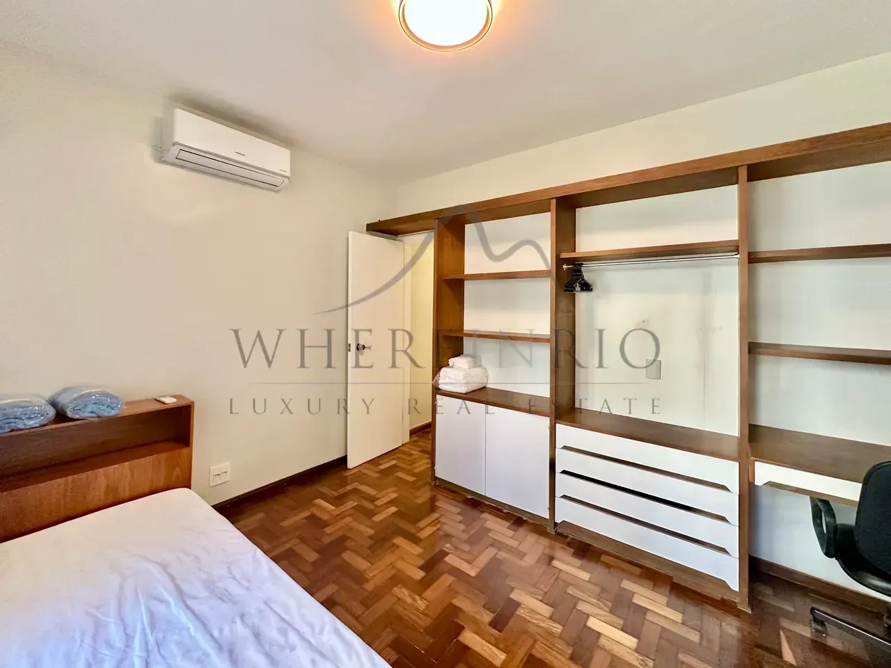 Apartment with 4 bedrooms and a closed kitchen with gas stove — photo 20
