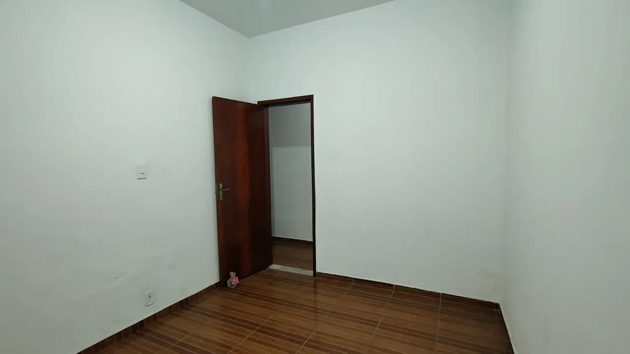 Unfurnished house with 7 bedrooms and 1 suite — photo 23