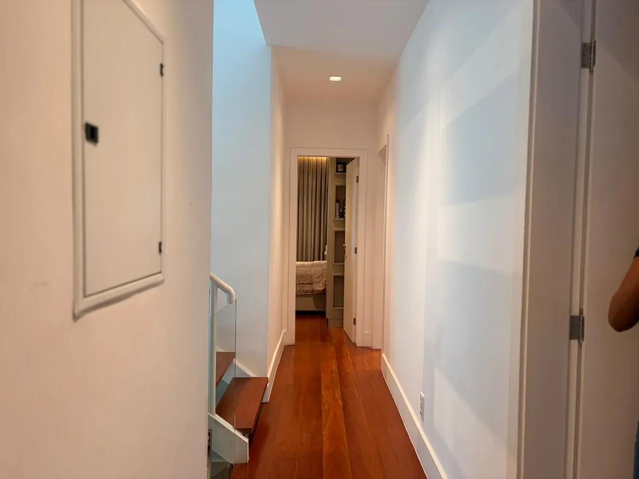 373 m² house with a home office and a grill on the balcony — photo 38