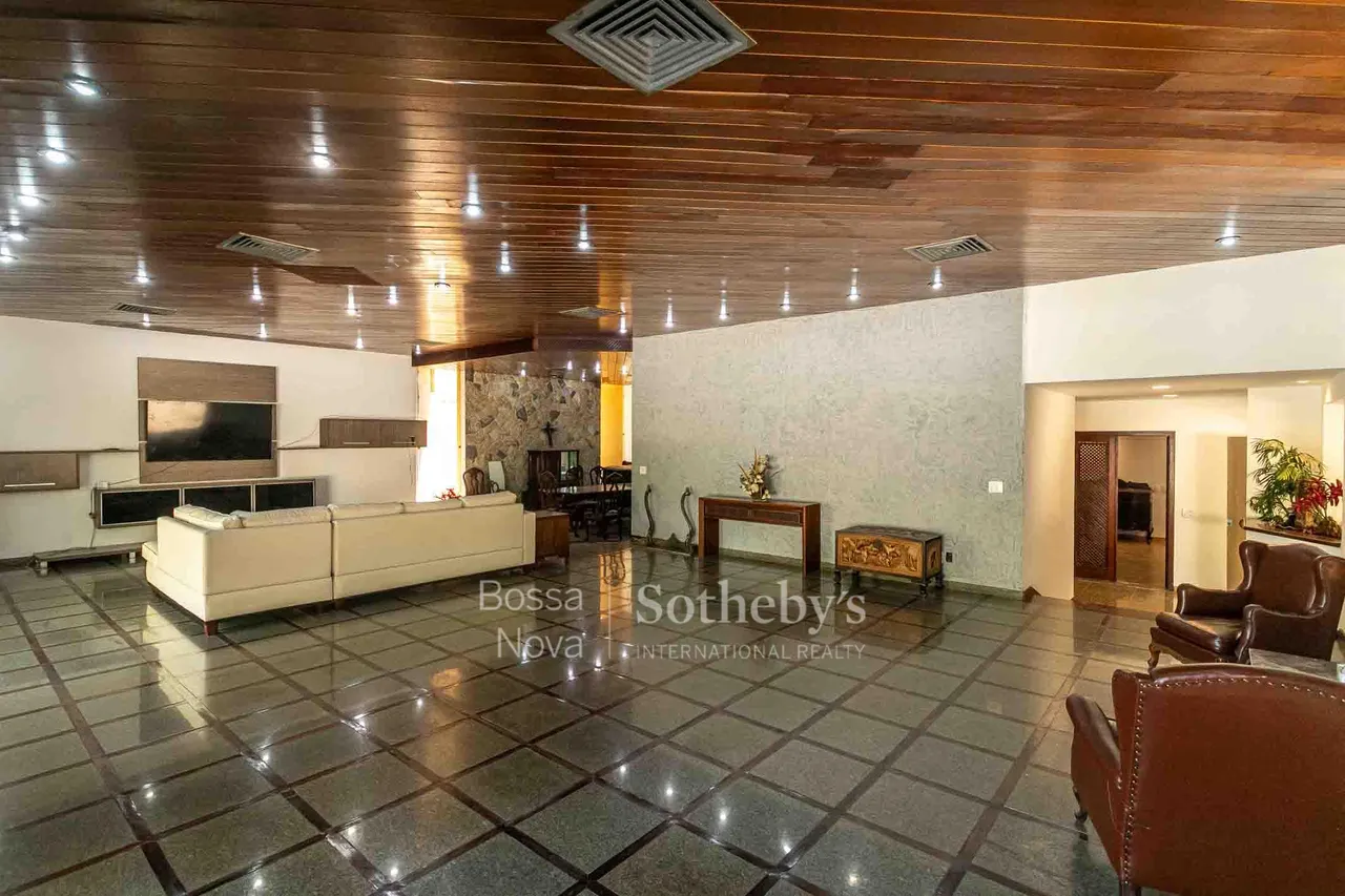 Condominium house with 5 bedrooms and 5 parking spaces