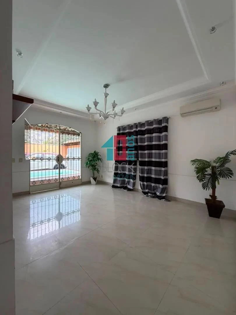 House with shared outdoor pool, 2 bedrooms and 400 m²