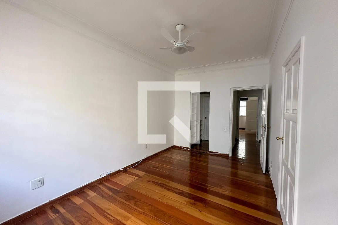 Apartamento com 4 quartos e sala de estar, 3 banheiros — photo 60