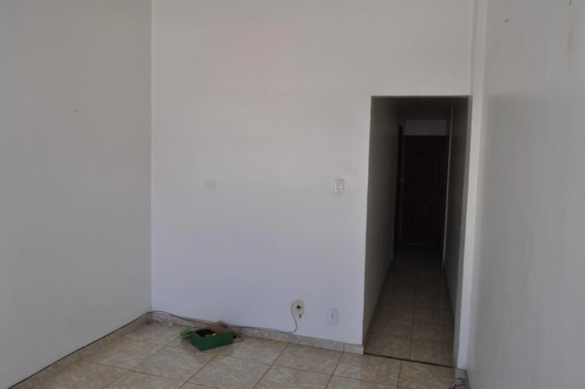 Unfurnished 2-bedroom apartment with a balcony — photo 20