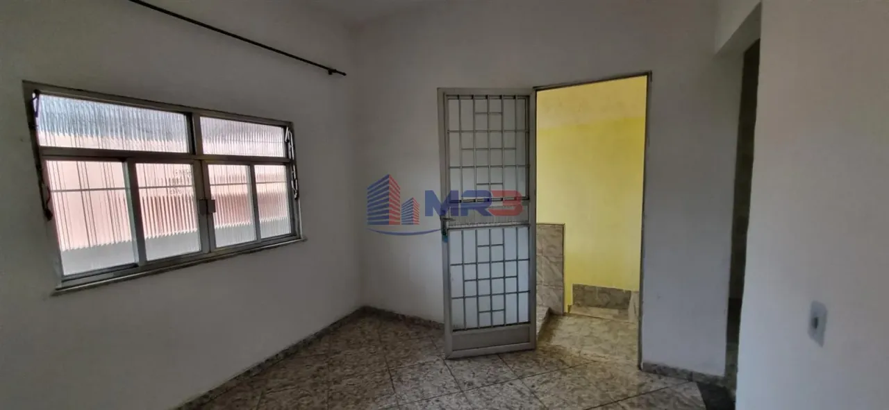 2-bedroom rental house with 1 bathroom and no parking — photo 9