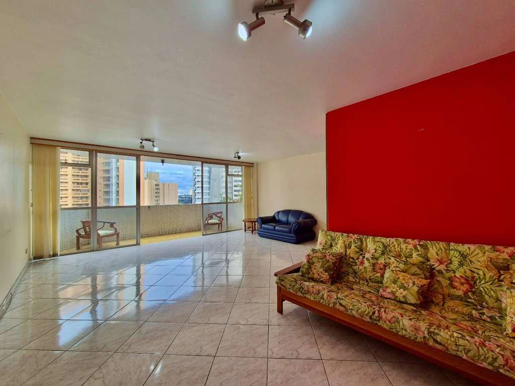 Apartment 180 m² with 4 bedrooms and 1 en-suite — photo 2