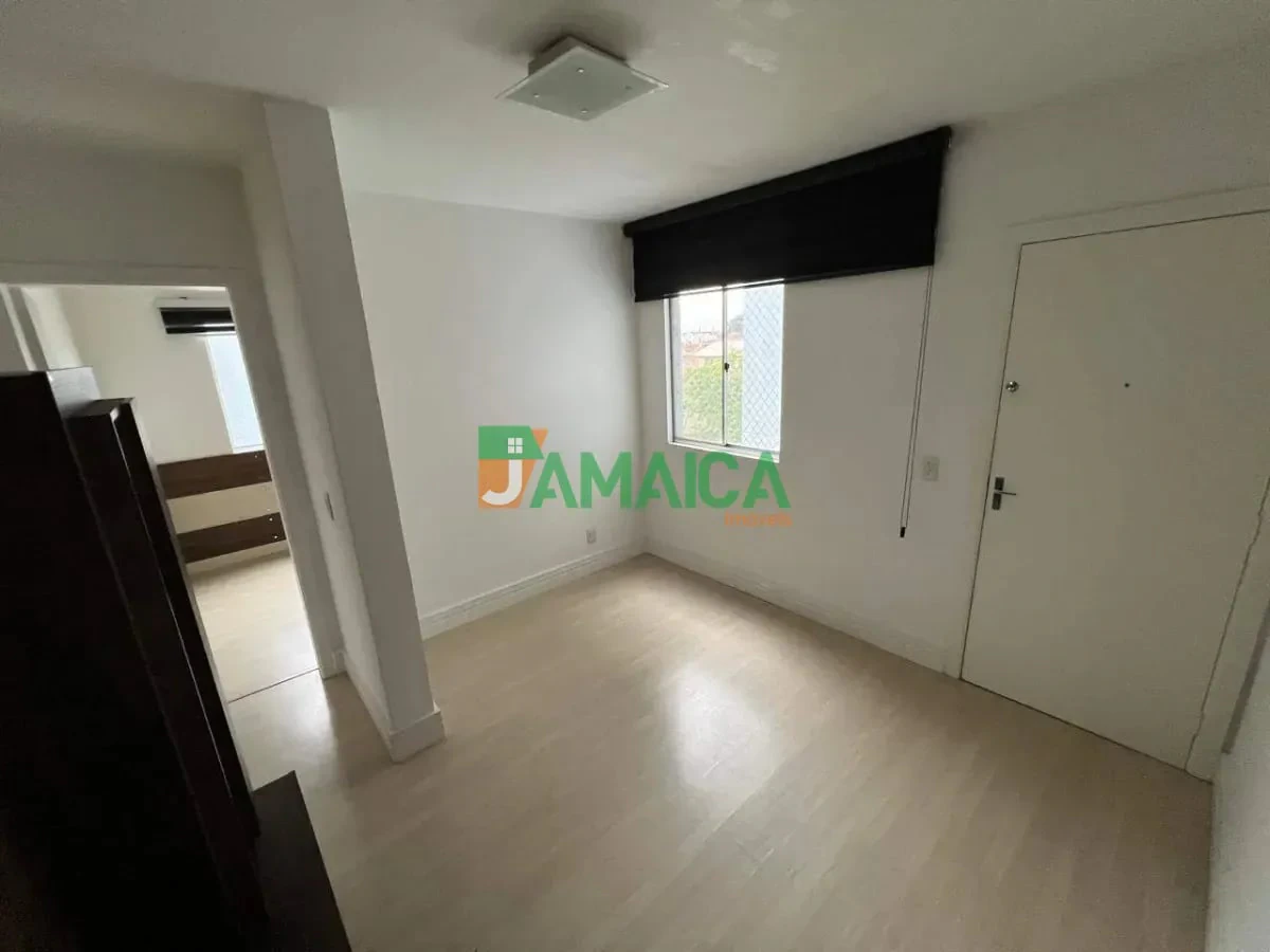 Apartamento de 2 quartos com piso de madeira ou laminado — photo 12