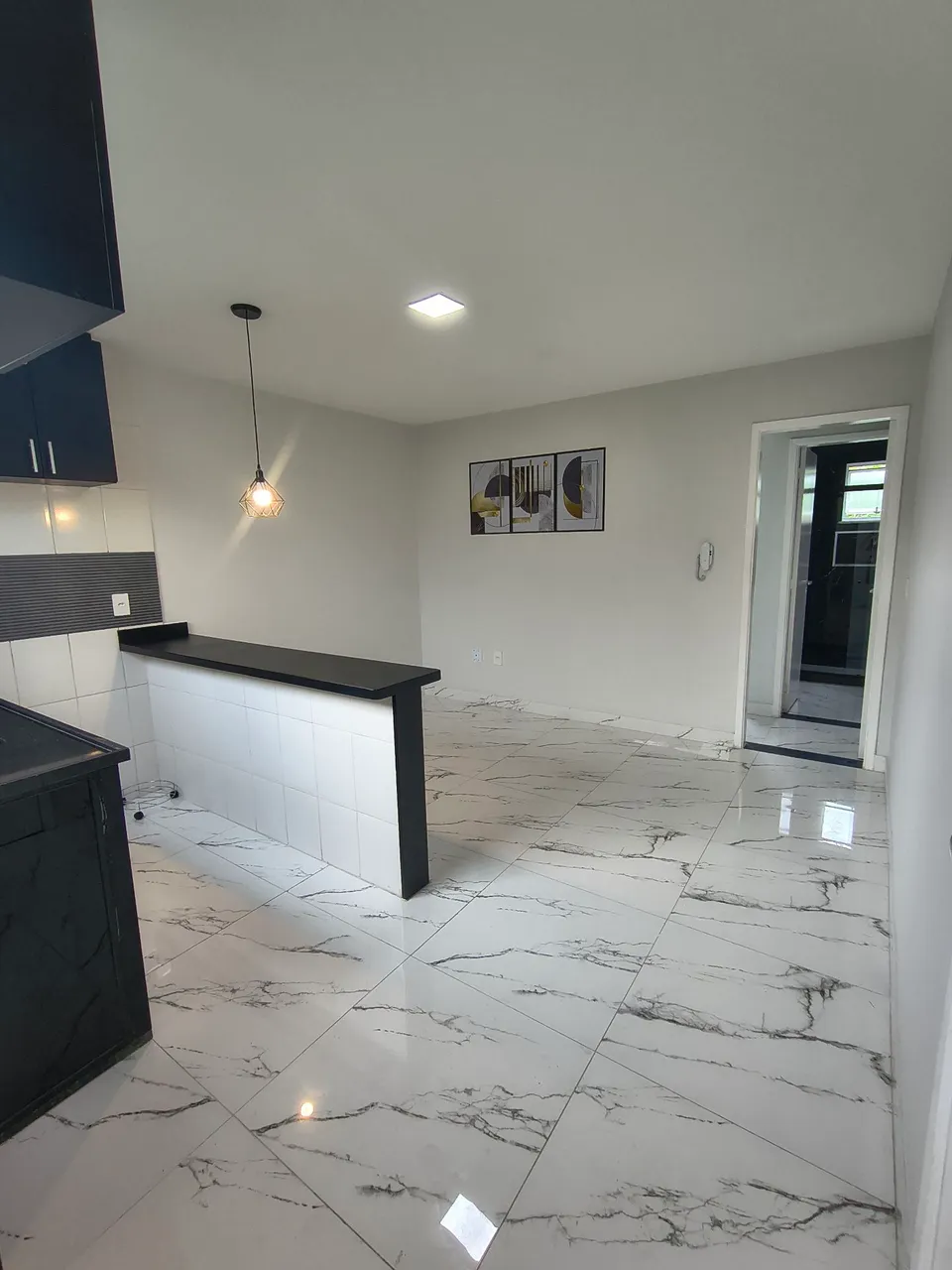Unfurnished 1-bedroom apartment with open-plan kitchen