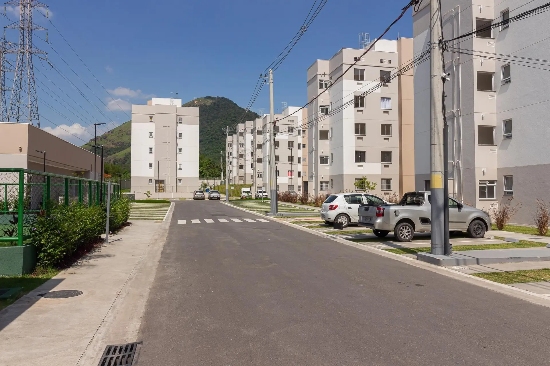 Apartamento com 2 quartos e box de vidro no banheiro — photo 49