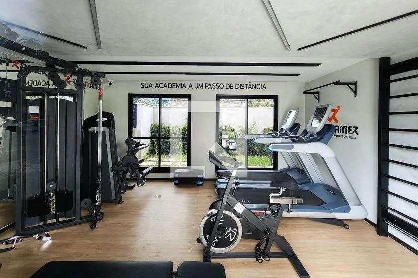 2-bedroom apartment in a building with a gym — photo 14