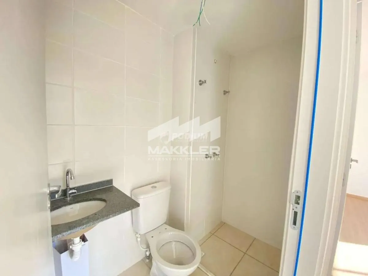 Furnished 2-bedroom apartment with open-plan kitchen — photo 25