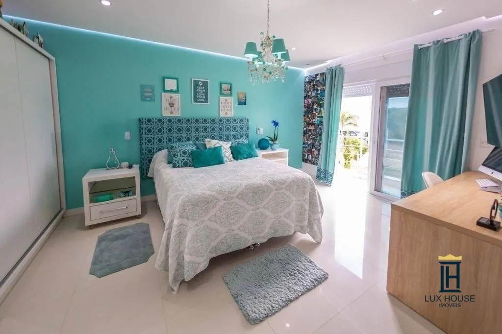 House with 7 bedrooms and 6 en-suites plus pool — photo 23