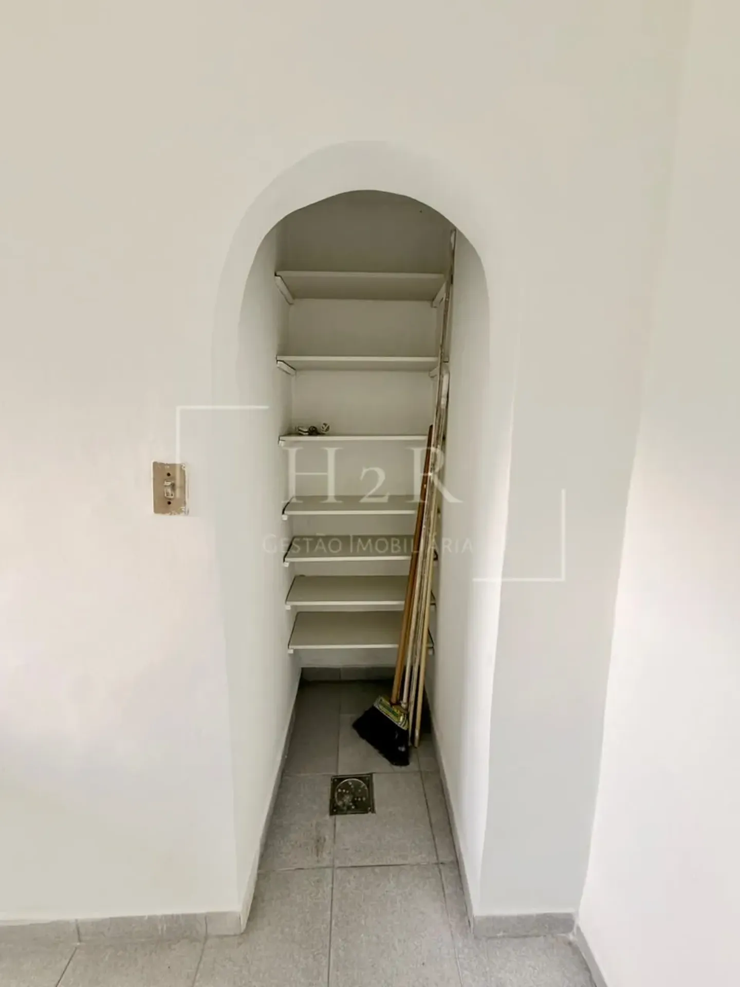 One-bedroom apartment with a mountain view in Rio de Janeiro — photo 16