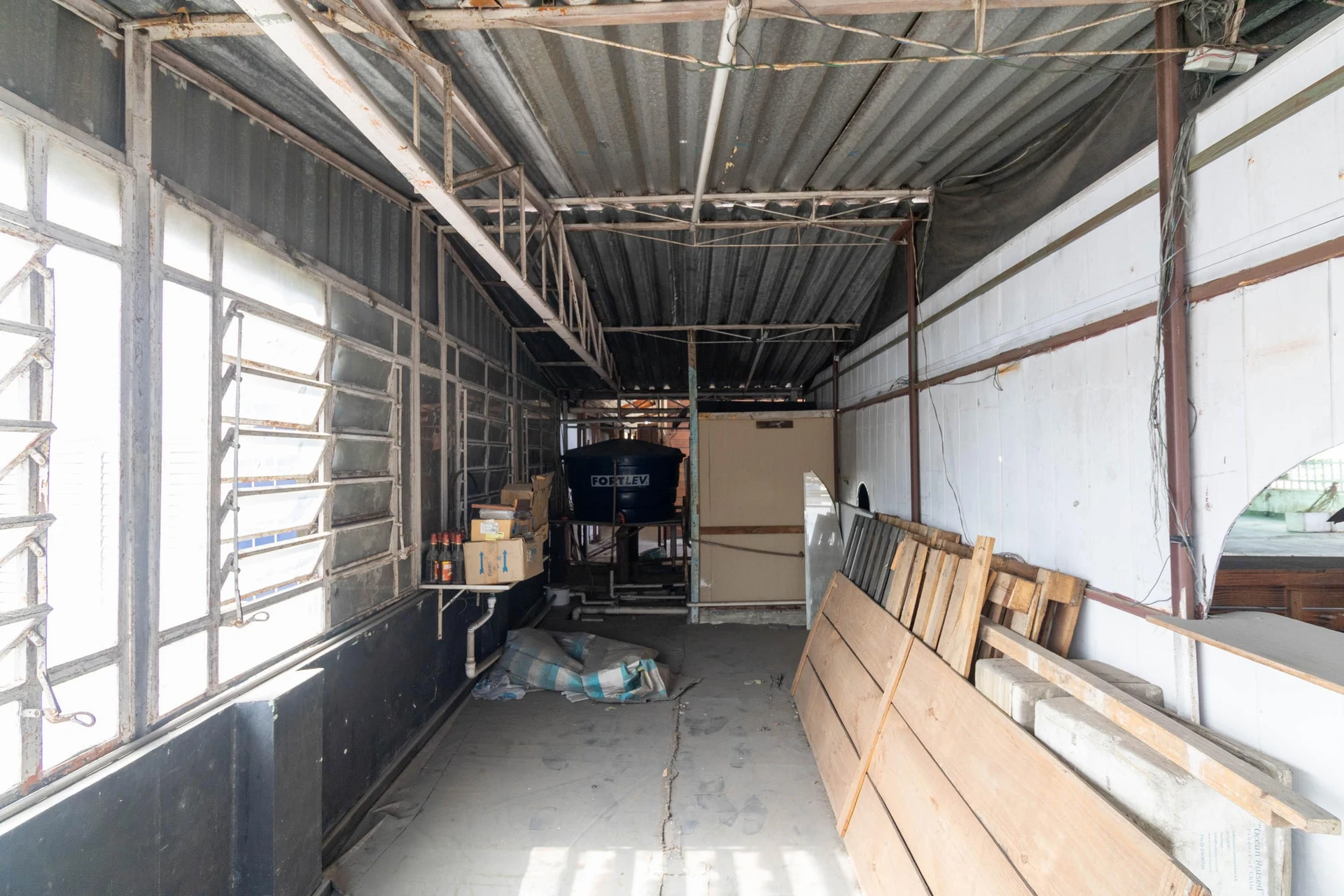 House with 2 bedrooms and a balcony — photo 31
