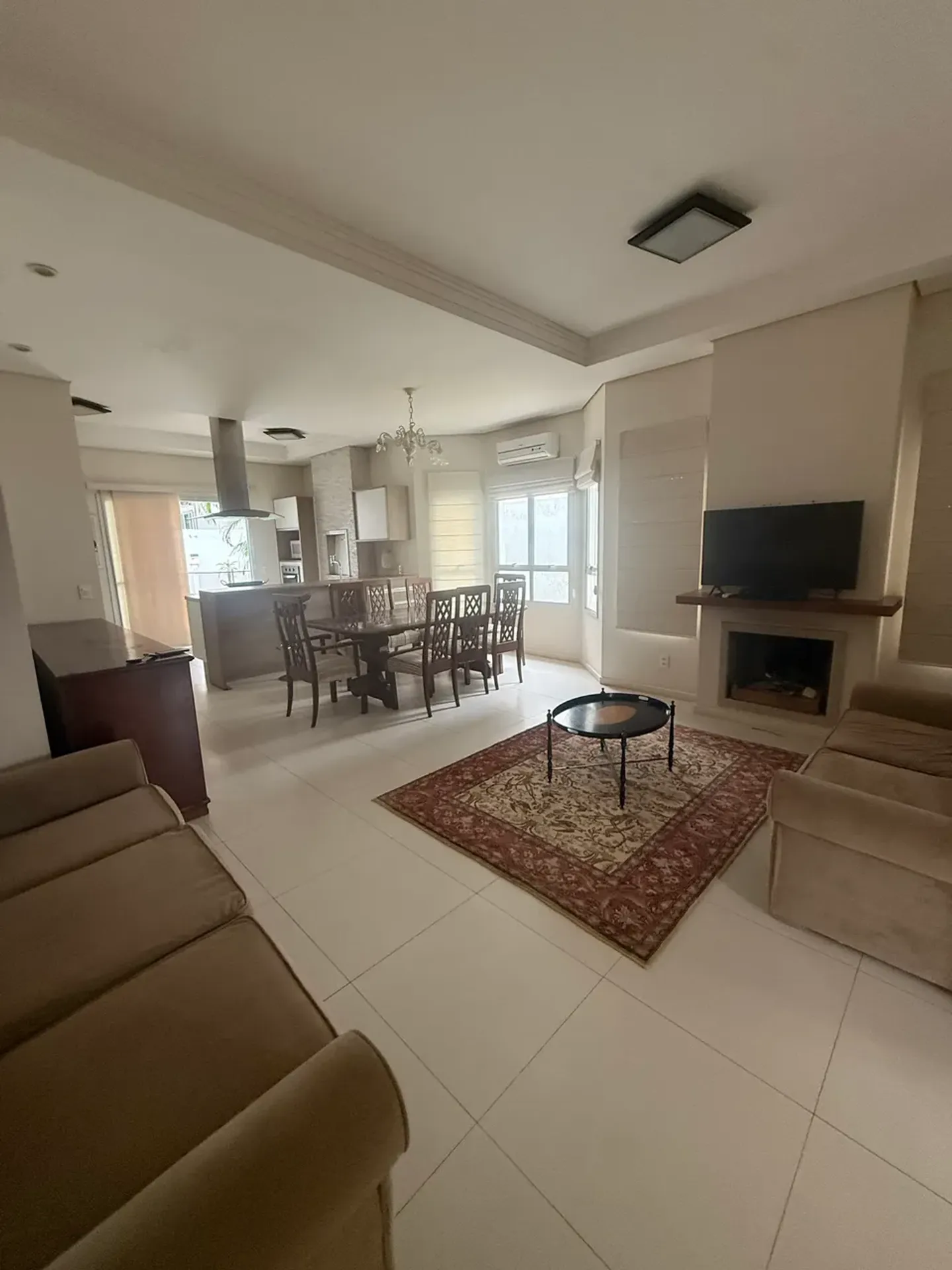 Casa mobiliada com 450 m², 3 dormitórios e 4 banheiros — photo 2